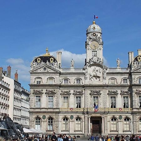 Appartement Place Des Terreaux Лион Екстериор снимка