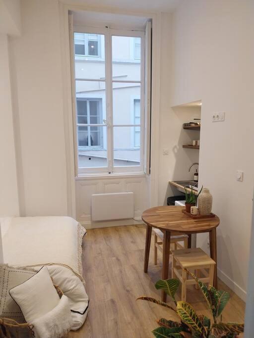 Appartement Place Des Terreaux Лион Екстериор снимка